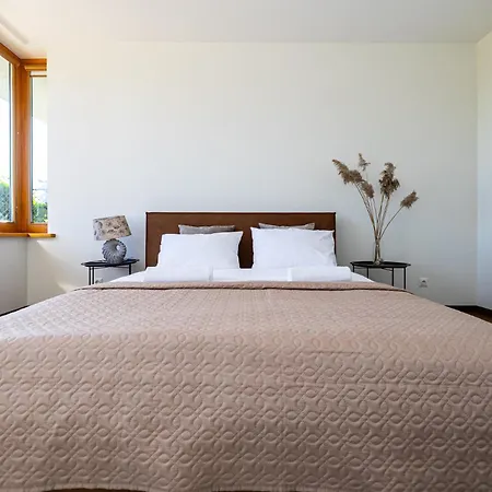 Apartment Cohost I With Balcony, Near Sea *